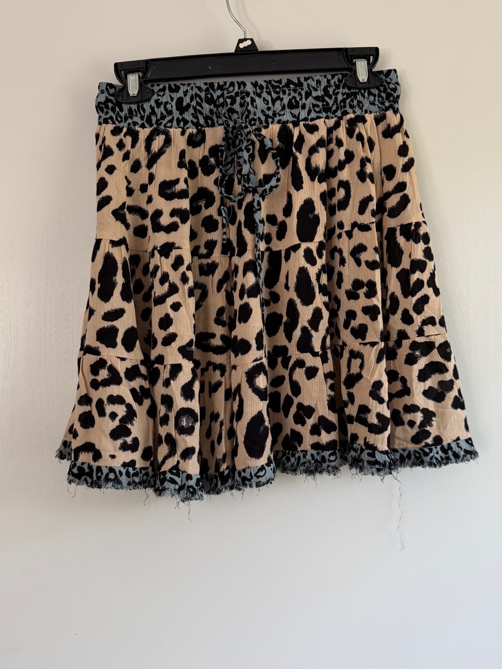 Umgee Beige and Black Leopard Tiered Mini Skirt Linen Blend Animal Print Blue